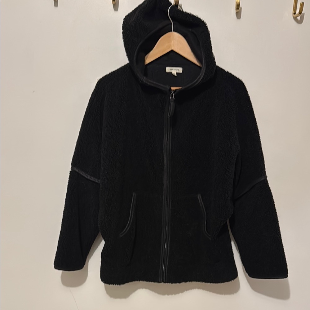 Woman’s Black Fleece Jacket